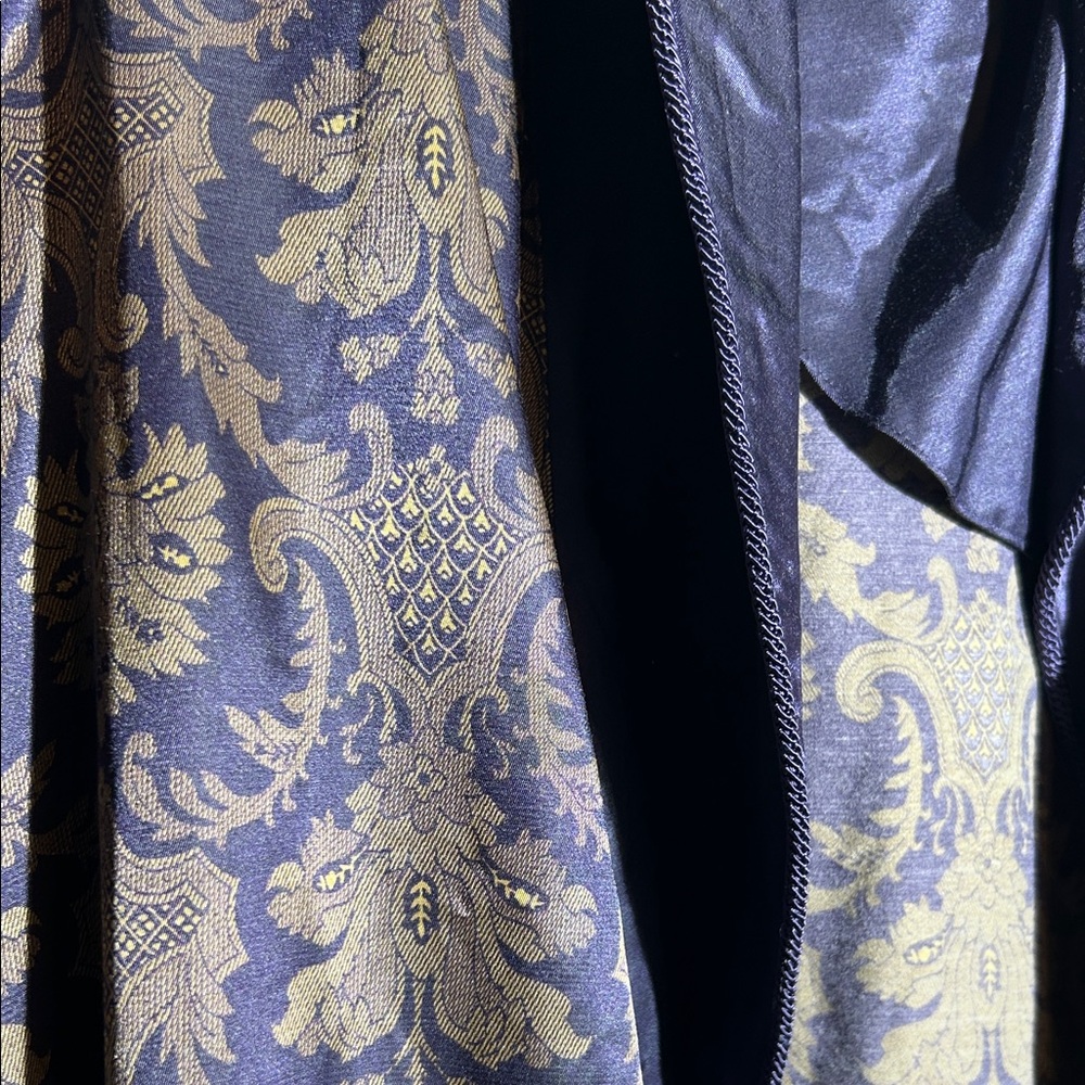 Vintage Victoria's Secret Purple and Brown Patterned Robe - Picture 3 of 6